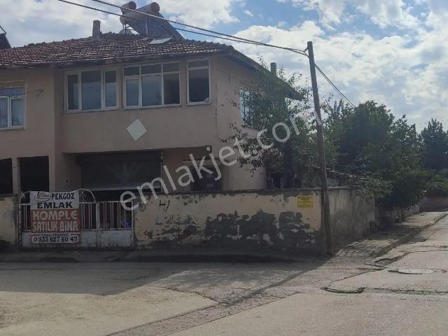 Turhal Terminal Karşısında Çevriklerde Müstakil İki Katlı Satlik Bahçeli Ev