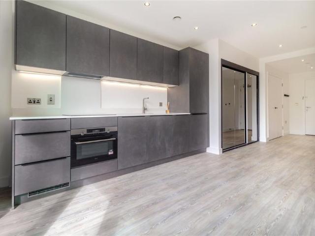 Turing Way, Cambridge. 1 bed apartment to rent £1,550 pcm £358 pw