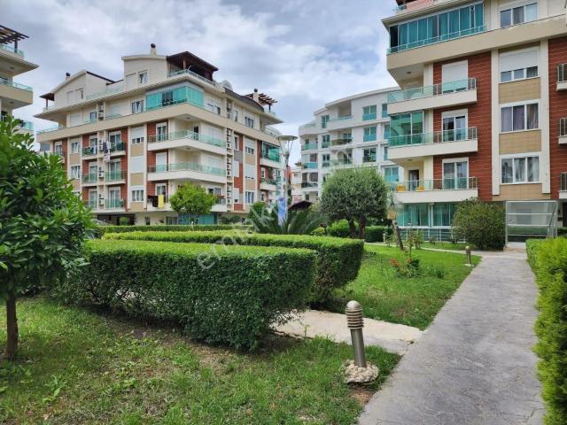 Türk Emlak Ofisinden Liman Mah Site İçerisinde Satılık 1+1 Daire