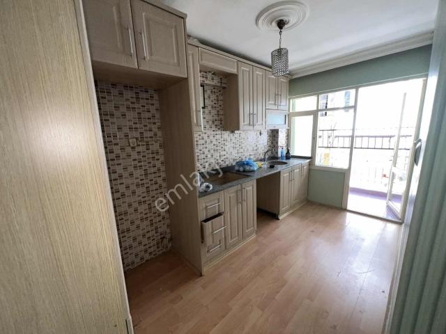 Türker Emlak 2+1 85m2 Hastane Ana Cadde Yakını Bakımlı