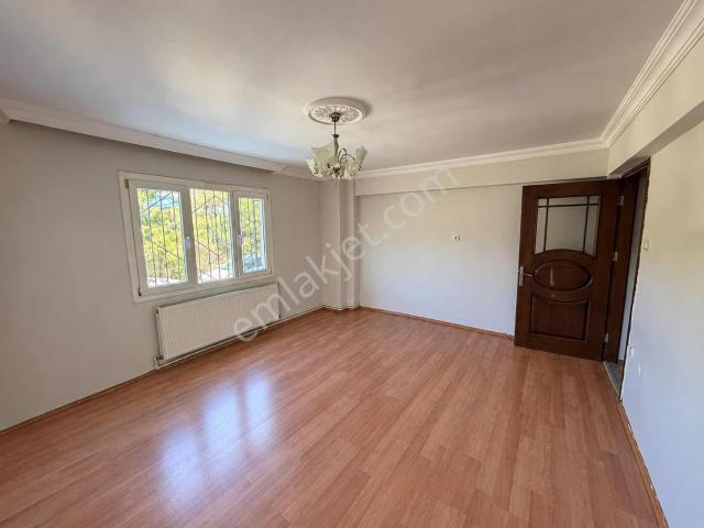 Türker Emlak | Hastane Karşısı 3+1 120m2 Doğalgazlı Ara Kat
