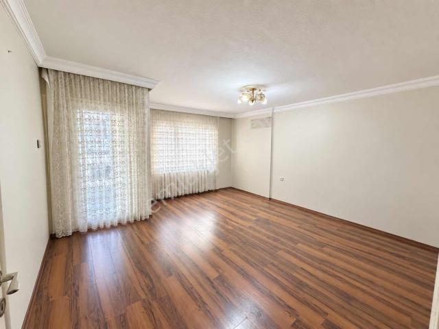Türker Emlak I 2+1 85m² Ara Kat, Asansörlü, Doğalgazlı