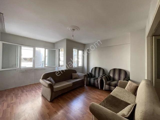 Türker Emlak | Polat Caddesi Üzeri 3+1 100m2 Ara Kat Çift Wc