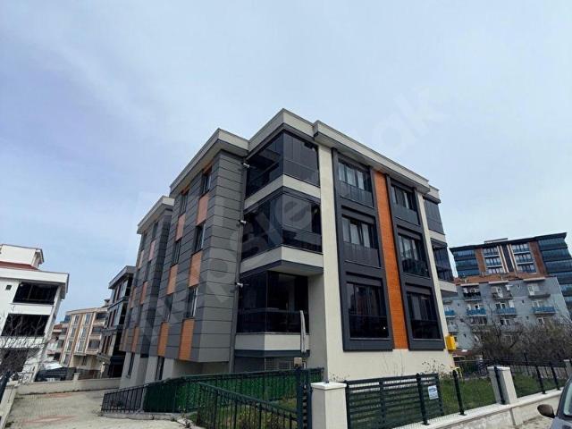 TÜRKİŞ'de ful yeni eşyalı yüksek giriş yeni bina, balkonlu 1+1