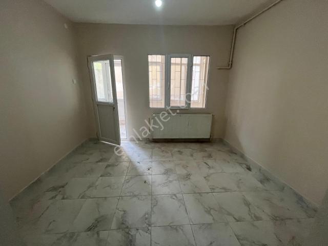 Türkiye Emlak Fatih Akşemsettin Mah 1+1 B.kat 70m² Kiralık Daire