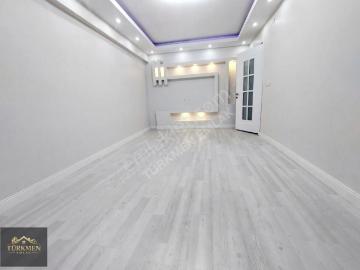 Türkmen Emlak'tan Satılık 3+1 Balkonlu Giriş Altı Daire