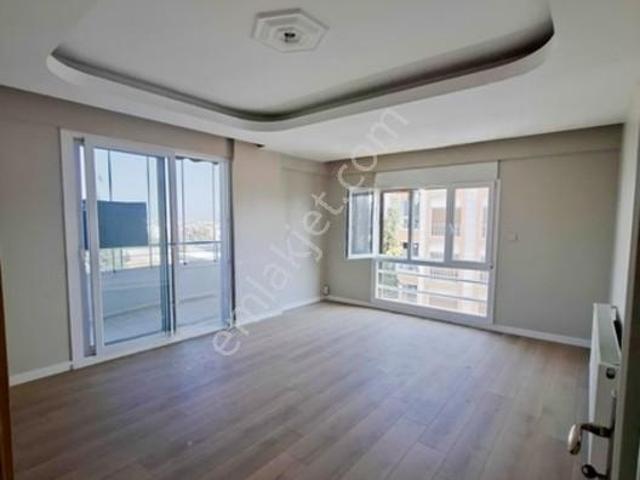 Turkuaz Emlaktan Arakat Çarşıya Yürüme Mesafesinde 3+1 Kiralık