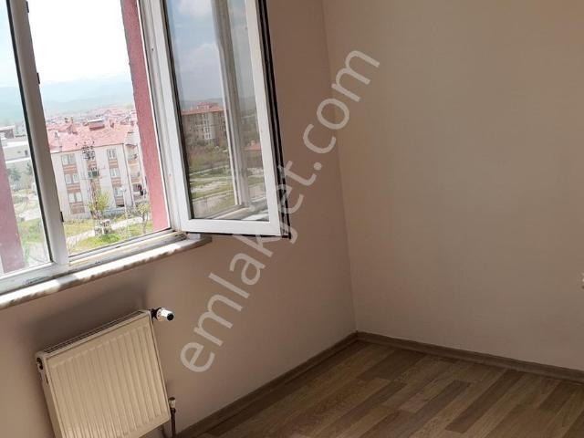 Turkuaz Emlaktan Şuhut Tokilerde 2+1 Kiralık Daire