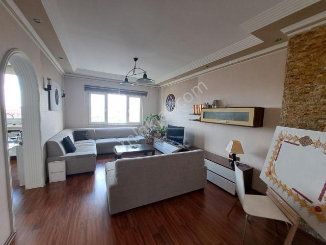 Turkuazda Full Yapılı Düzgün Eşyali 2+1