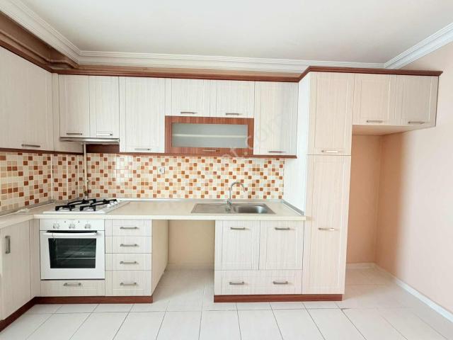Turkuazda Yapılı Manzaralı Ara Kat Kiralık 3+1
