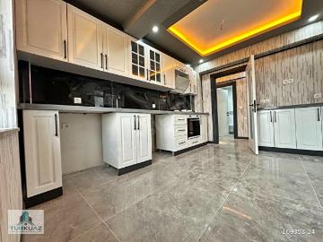 TURKUAZ'DAN MENDERES MAH'DE 2+1 FULL+FULL YERDEN ISITMALI CAM BALKONLU YENİ YERLEŞİM YERİNDE KATTA
