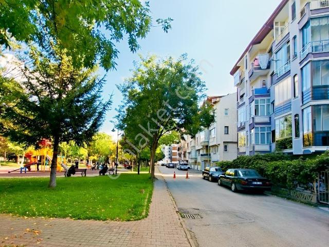 Turkuazdan Mevlanada Merkezi Konumlu Az Katlı Kiralık 3+1 Daire