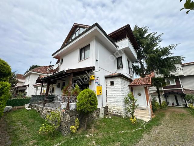 Tur/max'tan Ünye'de Sahile 100 Metre Mesafede Lüks Triplex Villa