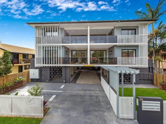 Turn Key Three Bedroom Apartment In Premier Ascot Address