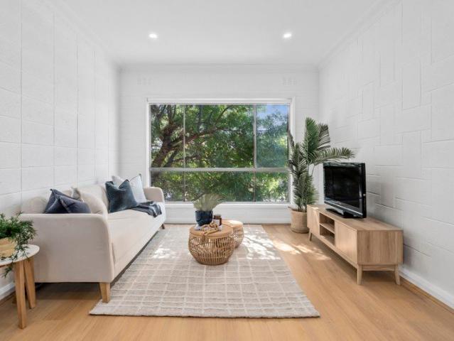Turn Key Living Walking Distance to Pakington Street