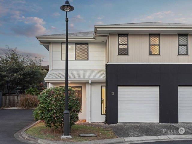 TURN KEY MODERN TOWNHOUSE WITH LIFESTYLE AND INVESTMENT APPEAL