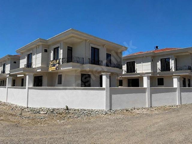 TURNASUYU MAHALLESİNDE 362m2 ÖZEL HAVUZLU SATILIK VİLLA