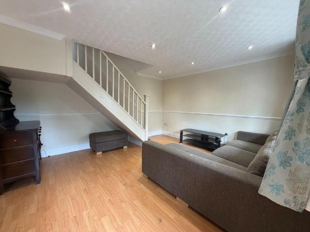 Turnberry Court, Watford WD19 2 bed semi detached house to rent £1,550 pcm £358 pw