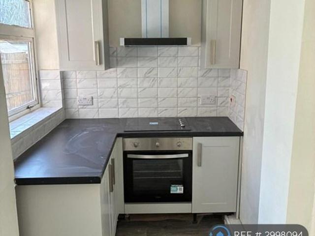 Turnbull Crescent, Seaham, SR7 2 bed semi detached house to rent £675 pcm £156 pw