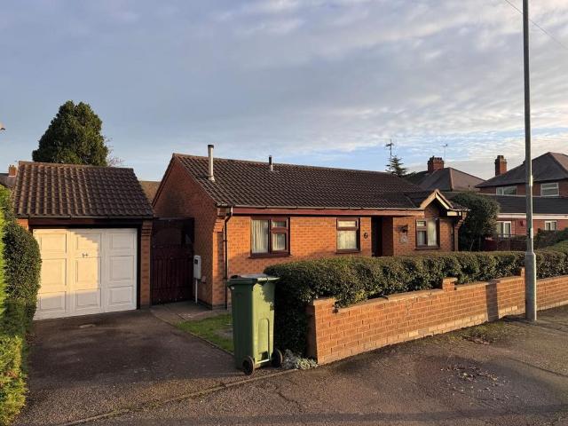 Turnbull Drive, Leicester, LE3 2 bed detached bungalow to rent £860 pcm £198 pw