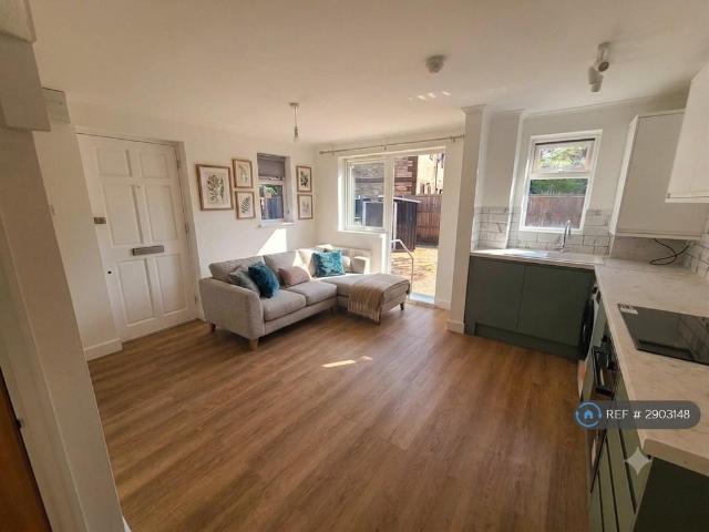 Turners Meadow Way, Beckenham, BR3 1 bed semi detached house to rent £1,600 pcm £369 pw