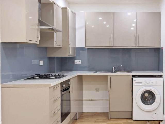 Turners Hill, Cheshunt EN8, 1 bed flat to rent, £1,450 pcm | PrimeLocation