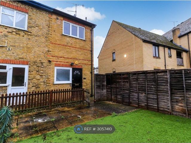 Turners Hill, Waltham Cross EN8, 2 bed maisonette to rent, £1,800 pcm | PrimeLocation
