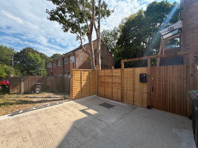 Turners Road North, Luton LU2, 2 bed maisonette to rent, £1,450 pcm | PrimeLocation