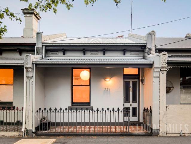 Turnkey, design led home in a quiet West Melbourne pocket!