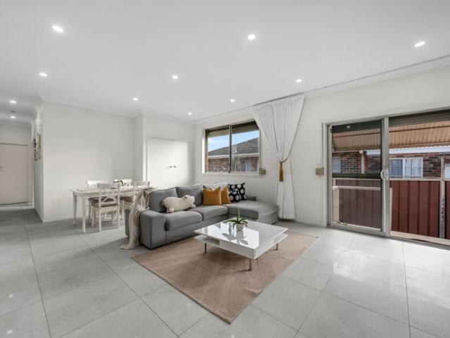 Turnkey Elegance: A Sun Drenched, Fully Renovated Boutique Villa