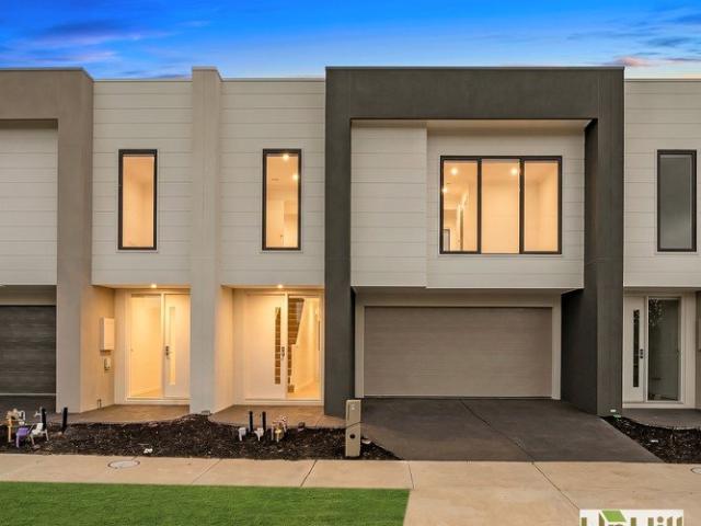 Turnkey Family Living in Sought After Clyde North No Body Corporate!