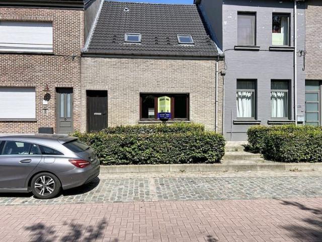 Turnkey home with 3 bedrooms, garden, and 2 private parking