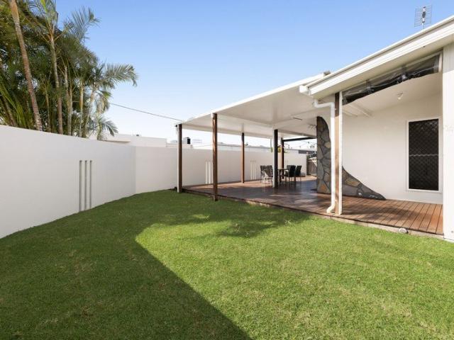 Turnkey Living in Blue Chip Location 900m To The Sand