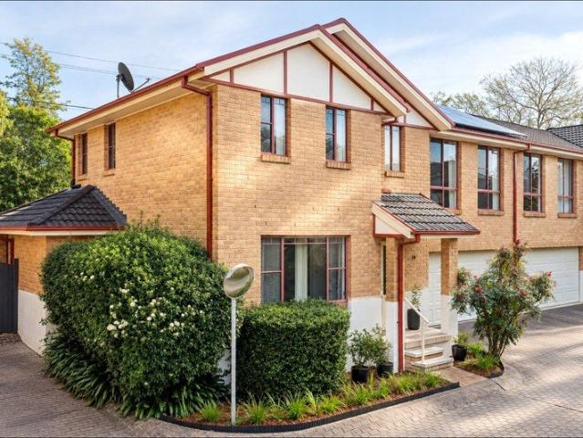 Turnkey Ready Townhouse One Common Wall in Baulkham Hills North Estate!