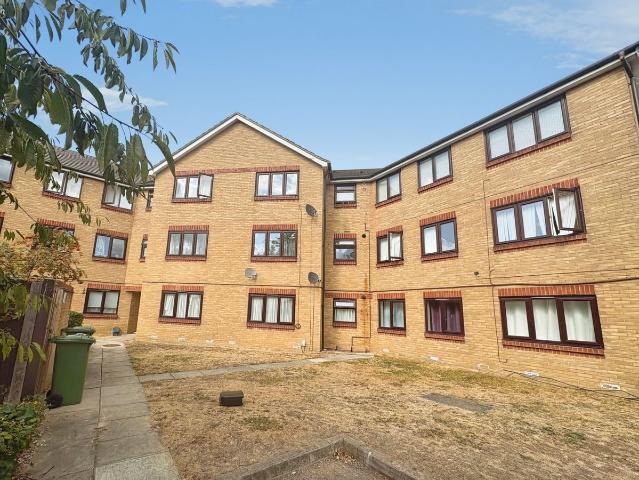 Turnors, Harlow CM20, 1 bed flat to rent, £1,175 pcm | PrimeLocation