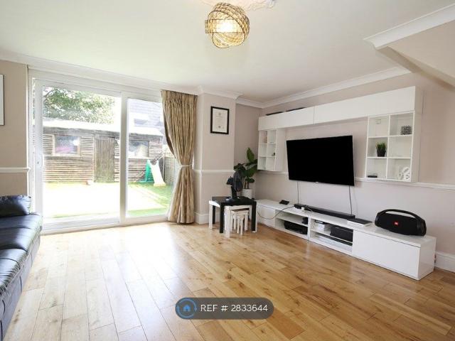 Turnpike Close, London SE8, 4 bed terraced house to rent, £4,500 pcm | PrimeLocation