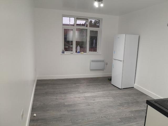 Turnpike Lane N8, Studio to rent, £1,150 pcm | PrimeLocation