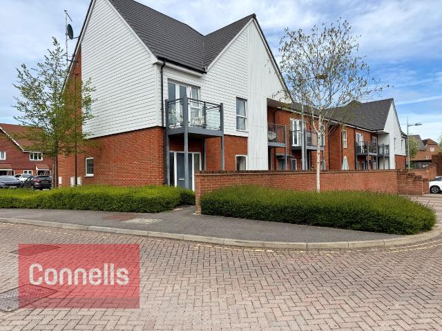 Turnpike Lane, Horsham RH12, 2 bed flat to rent, £1,650 pcm | PrimeLocation