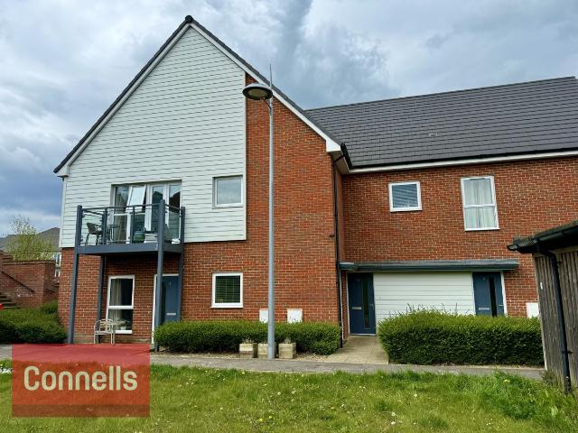 Turnpike Lane, Horsham RH12, 2 bed flat to rent, £1,750 pcm | PrimeLocation
