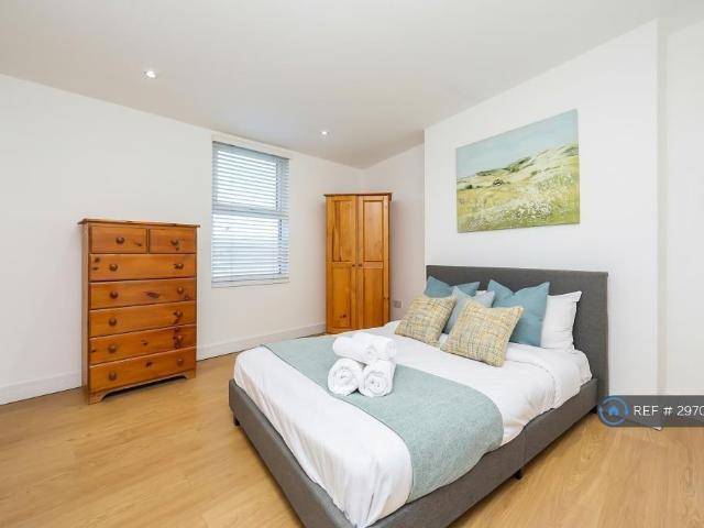 Turnpike Lane, London, N8 1 bed flat to rent £1,495 pcm £345 pw