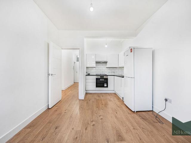 Turnpike Lane, London N8, 2 bed flat to rent, £1,950 pcm | PrimeLocation