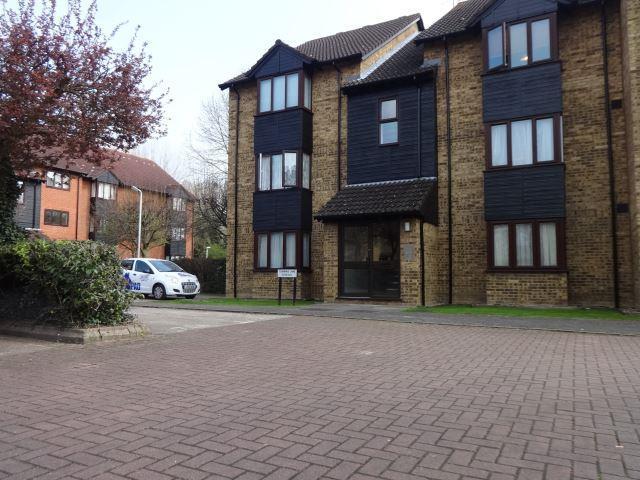 Turnpike Lane, Uxbridge, Middlesex Studio to rent £1,190 pcm £275 pw