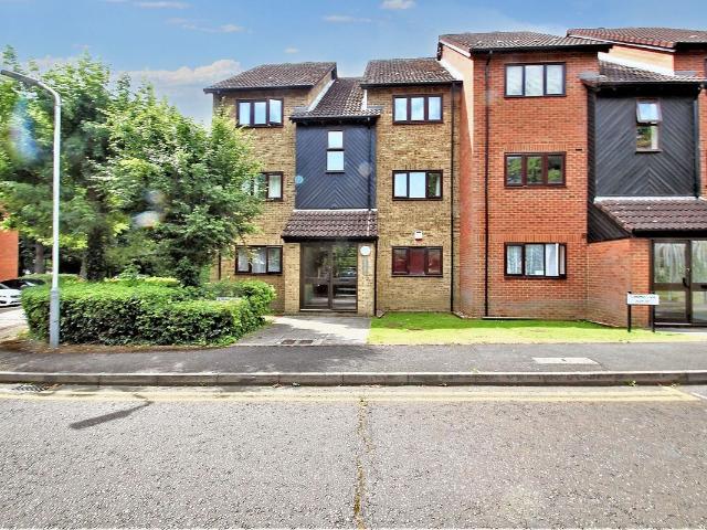 Turnpike Lane, Uxbridge UB10, 1 bed flat to rent, £1,350 pcm | PrimeLocation