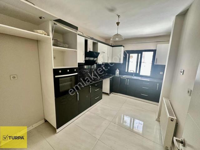 Turpa Balçovadan Saim Çıkrıkçı Caddesi Üzeri Satılık 2+1 Daire