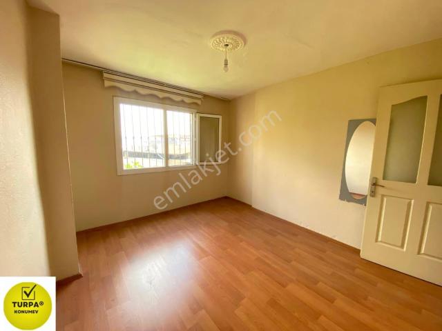 Turpa Konumevden Karabağlar Eserkentte Kiralık 2+1 Bakımlı