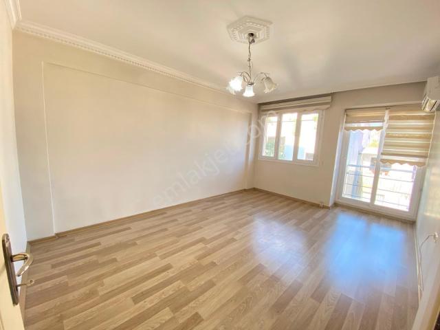 Turpa Konumevden Karabağlar Yunus Emre Mahallesinde Kiralık 2+1 Daire