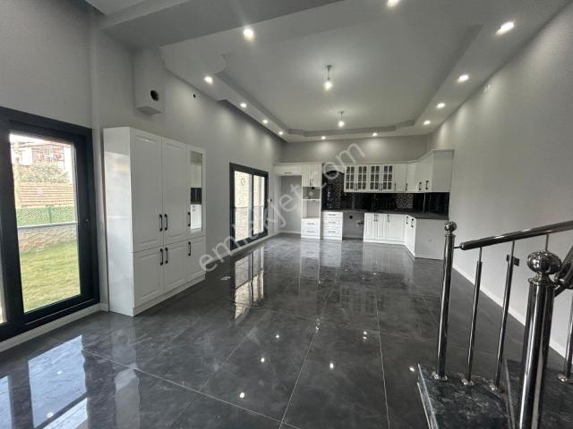 Turpa Lotus'tan Ayrancılar Merkez'de 4+1 Satılık Tripleks Villa