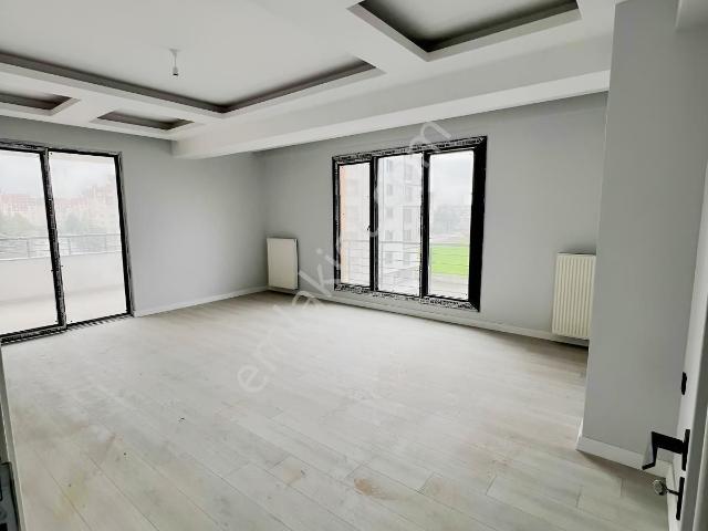 Turpa Özka355den Satılık Irmağa Cephe Site İçinde Lüks 3+1