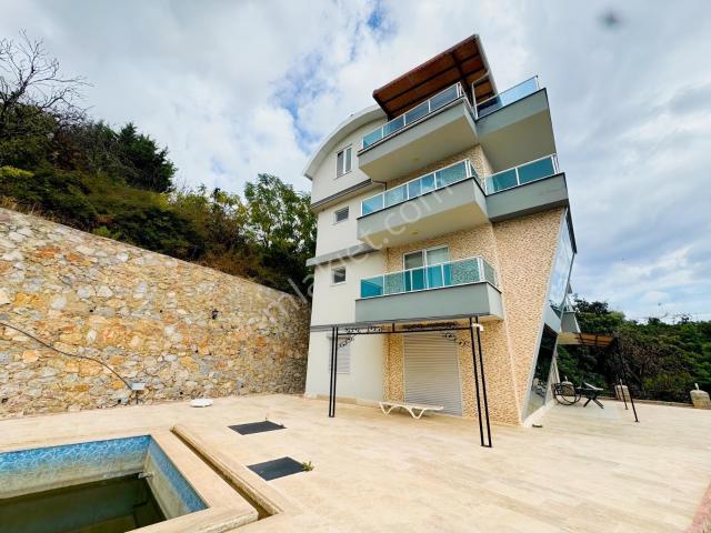 Turpa'dan Alanya'da Hacımehmetli'de 6+2 470m2 Havuzlu Villa !