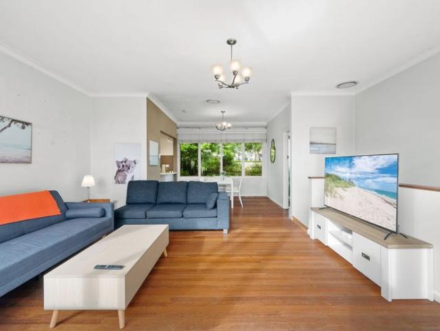 Turramurra 4 bedroom family house with Pool
